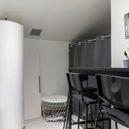 Hsh Batignolles Sauffroy Charming 8p Apartment Paris